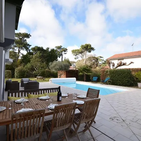Berges Landaises Location Spacieuse Avec Piscine Chauffee 别墅